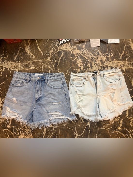 Vervet Pants - Distressed Frayed-Hem Denim Shorts - Light Blue & Pale Blue